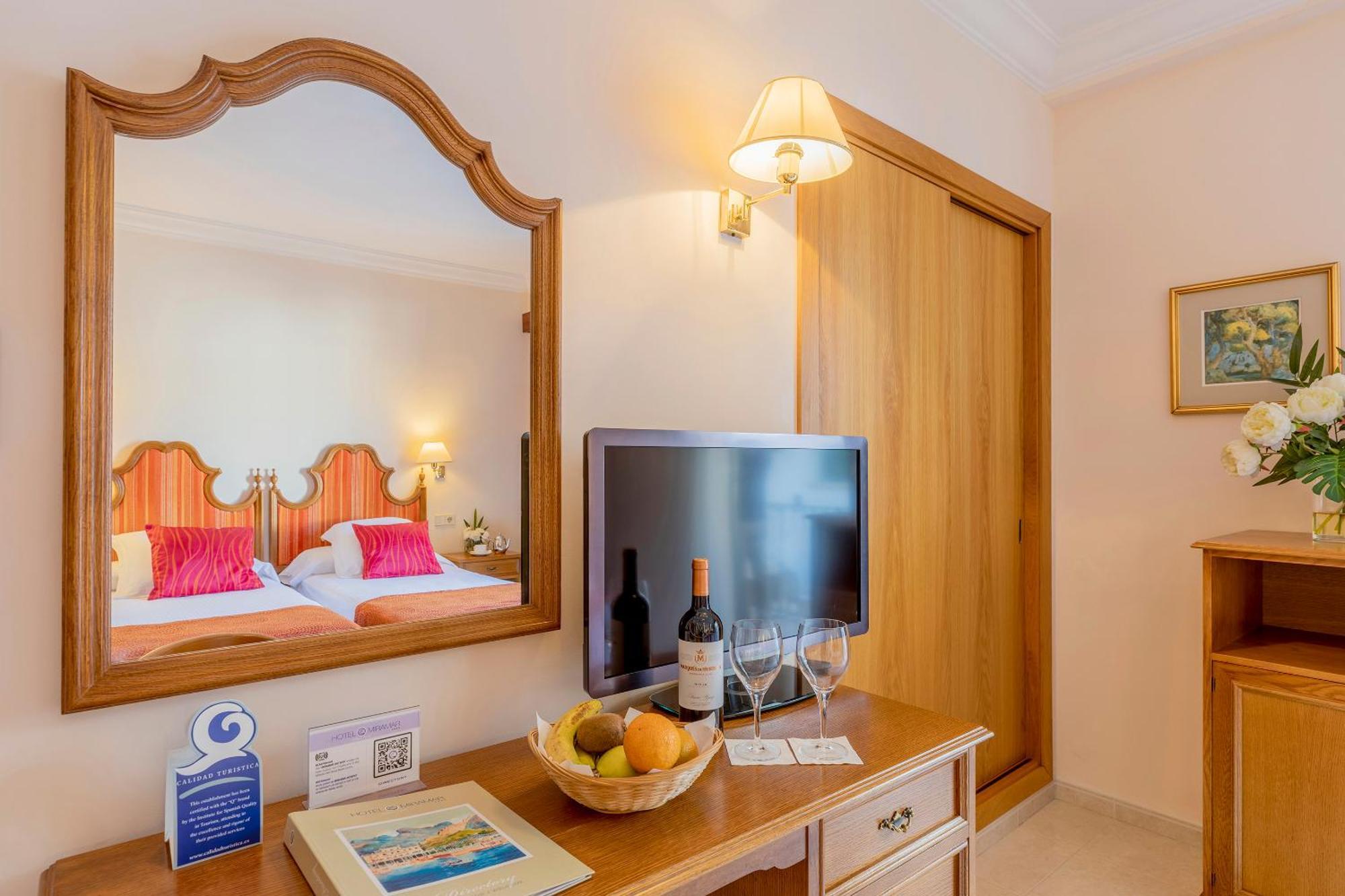 Hotel Miramar Port de Pollença Oda fotoğraf